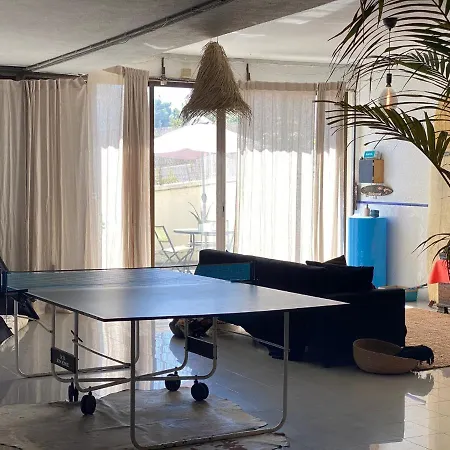 Bunker 11 Surf House *