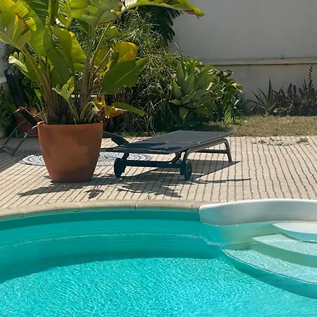 Bunker 11 Surf House * Charneca (Setubal)